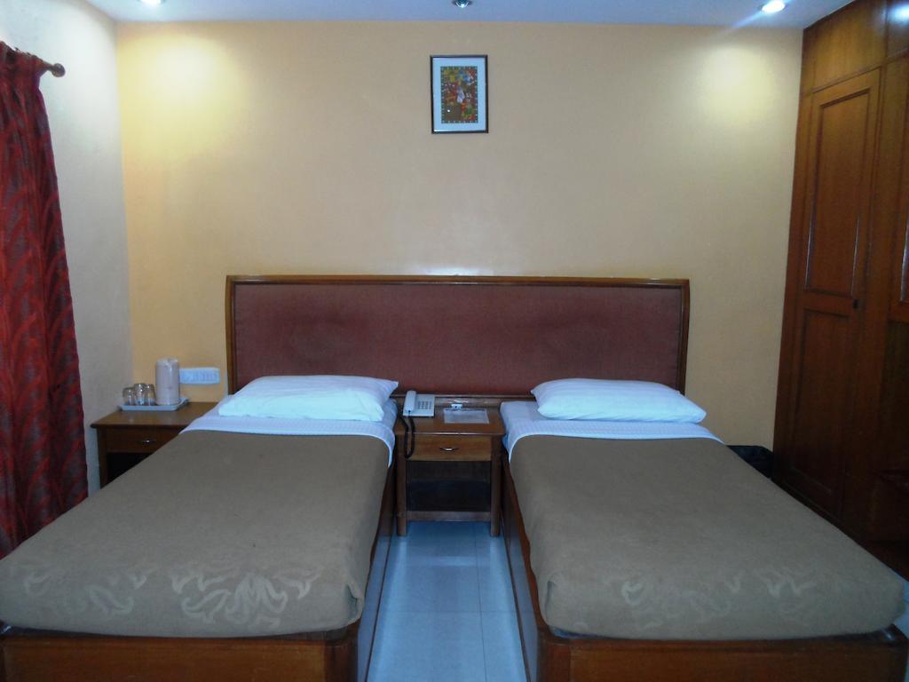 The Chakrie Residency Hotel Тирупати Екстериор снимка