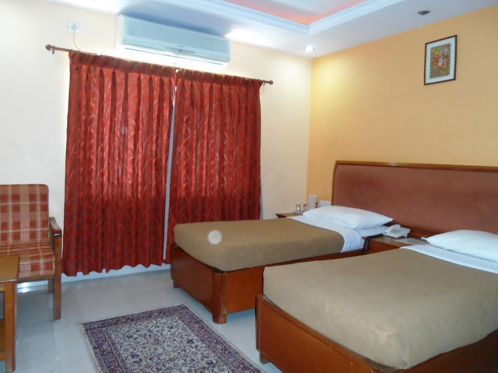 The Chakrie Residency Hotel Тирупати Екстериор снимка