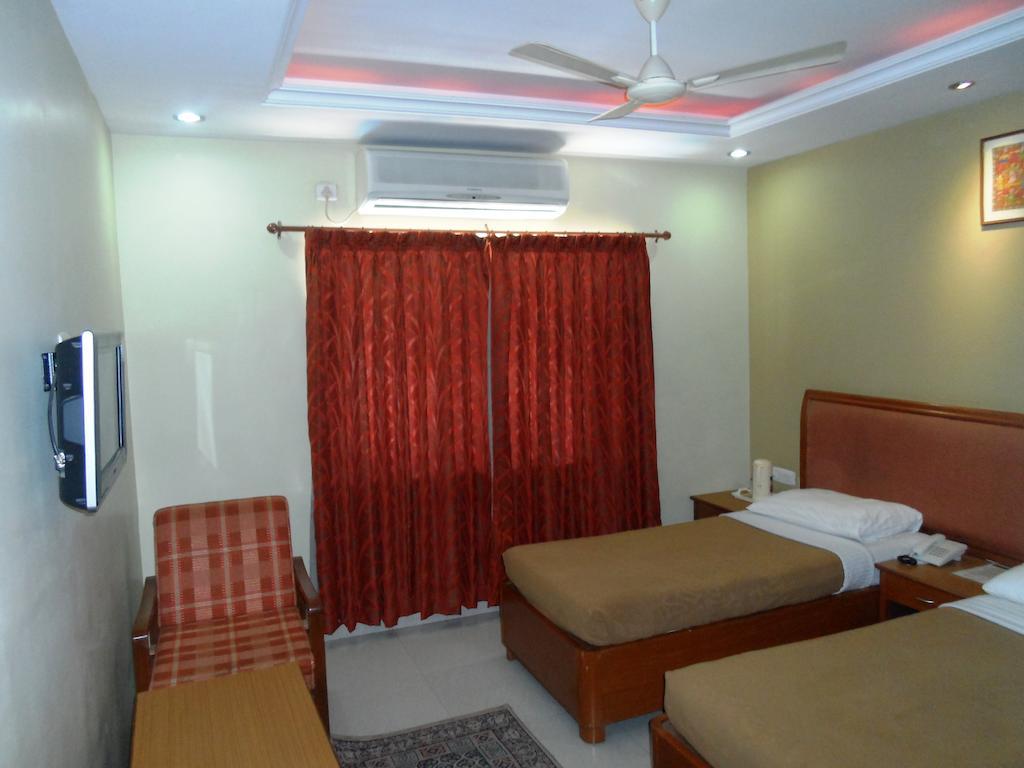 The Chakrie Residency Hotel Тирупати Екстериор снимка