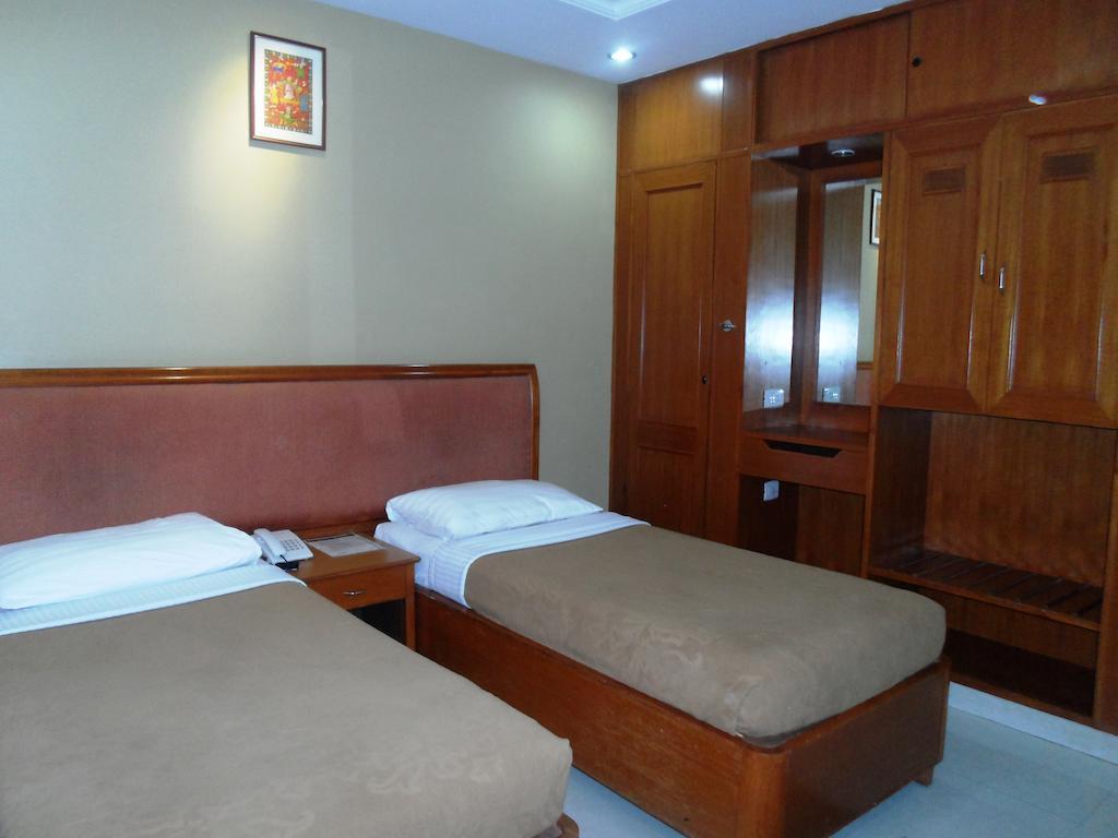 The Chakrie Residency Hotel Тирупати Екстериор снимка